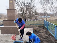 Активисты Воскресенского района провели субботник у памятника погибшим в годы Великой Отечественной войны