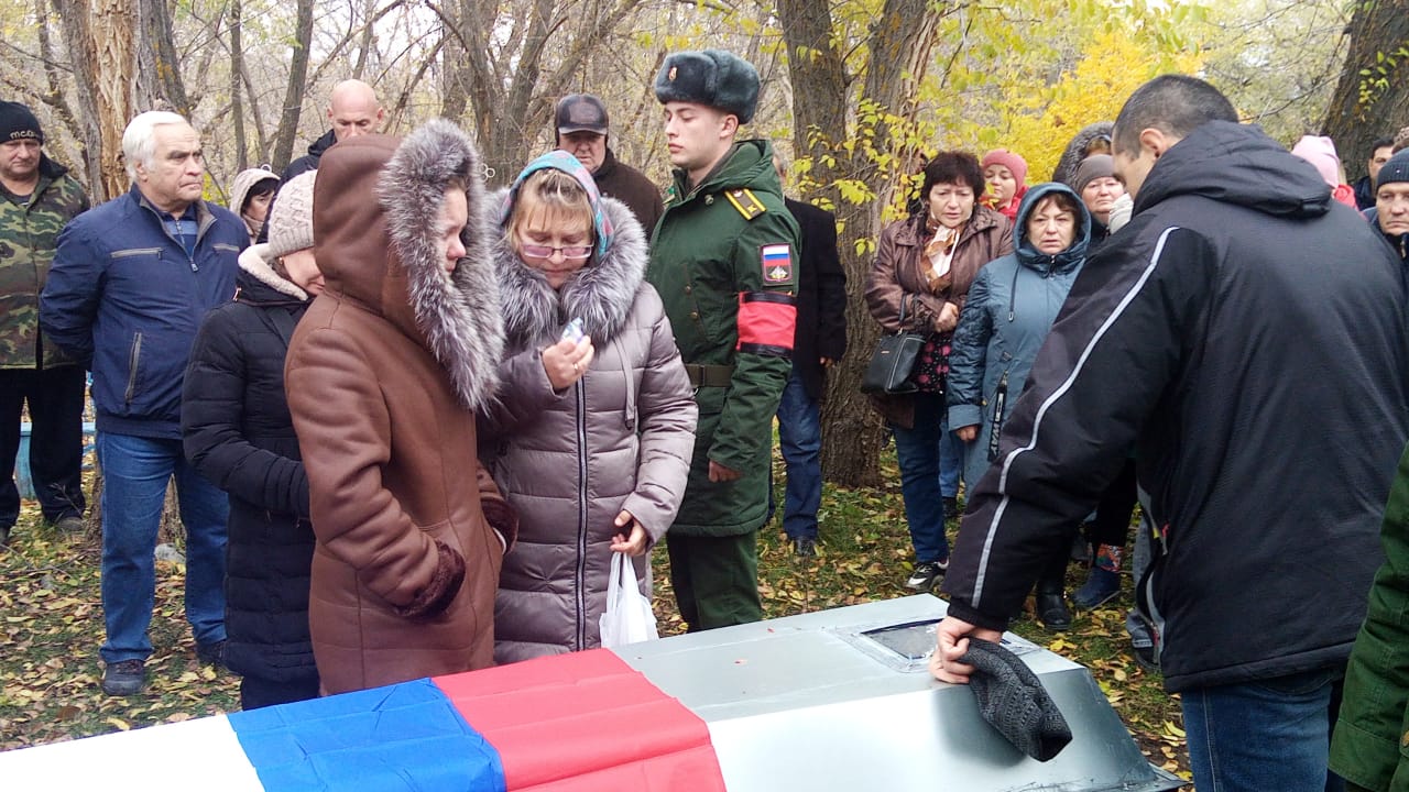 Прощание с участником. Похороны добровольца сво. Воскресенское село сво погибшие. В Весьегонске простились с участником сво.