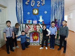 Школьники Синодского весело отметили Новый год