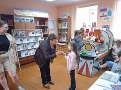 В Синодской сельской библиотеке проходит выставка "Пётр Великий"