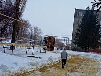Обработка дорог и тротуаров после ледяного дождя: меры предосторожности в Воскресенском районе
