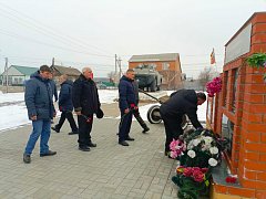 За нами остается только дань памяти 