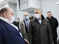 Вячеслав Володин посетил инфекционную больницу в Саратове