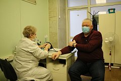 Александр Романов ревакцинировался от коронавирусной инфекции