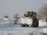 Более 400 единиц спецтехники вышли на борьбу со снегом в области