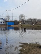 В селе Коморовка из-за разлива реки Терешки затопило дом