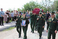 Сегодня в селе Воскресенское прошла траурная церемония прощания с воином погибшим на СВО