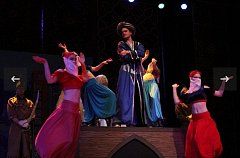 Ученики 1-4 классов насладились театральным спектаклем "Приключения Аладдина" в Саратове