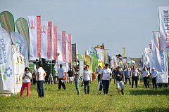 На Дне поля в Саратове представили беспилотные тракторы и дроны 