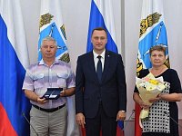 Губернатор наградил семью из села Воскресенское медалями «За любовь и верность»