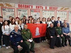 В Воскресенской школе состоялась торжественная церемония передачи копии Знамени Победы