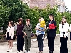 Участнику СВО Эльдару Ларионову установили мемориальную доску на фасаде школы села Воскресенское